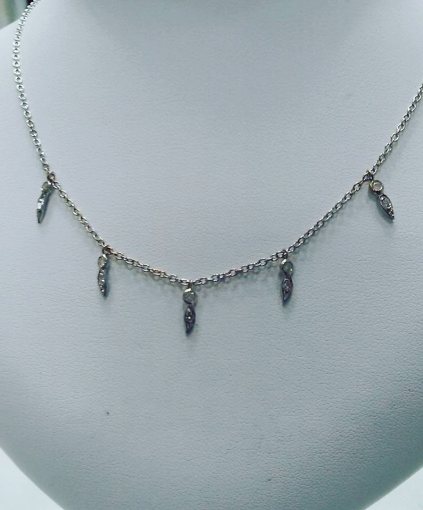 14Kt white gold necklace set with diamonds